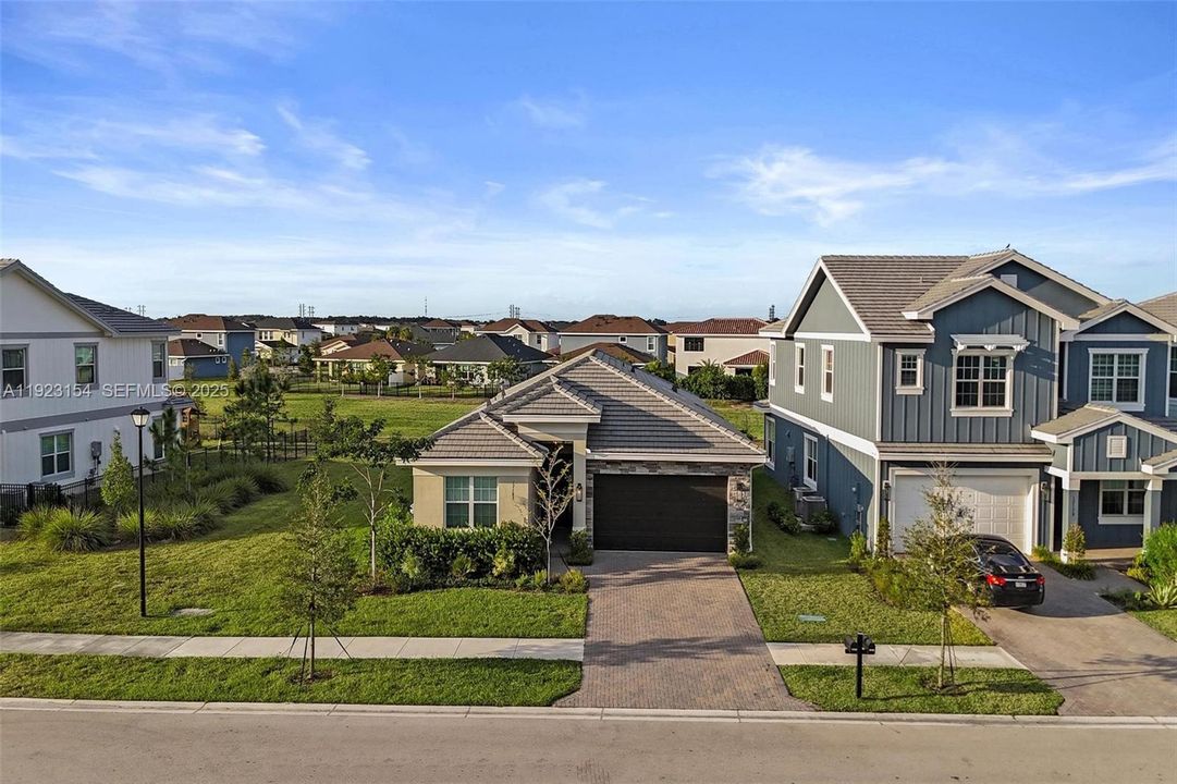 For Sale: $715,000 (3 beds, 3 baths, 2262 Square Feet)