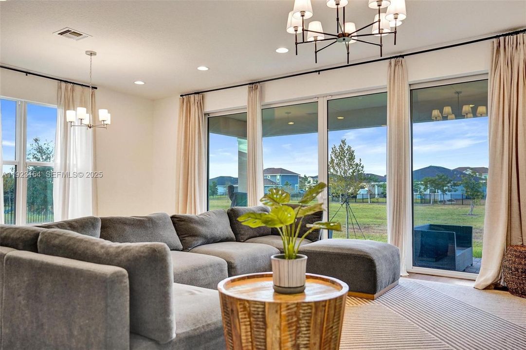 For Sale: $715,000 (3 beds, 3 baths, 2262 Square Feet)