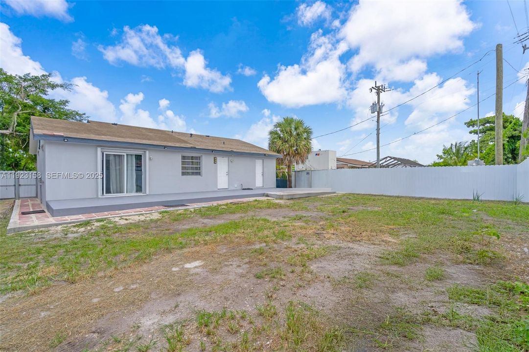 For Sale: $499,000 (3 beds, 2 baths, 1328 Square Feet)