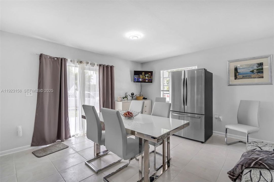 For Sale: $499,000 (3 beds, 2 baths, 1328 Square Feet)