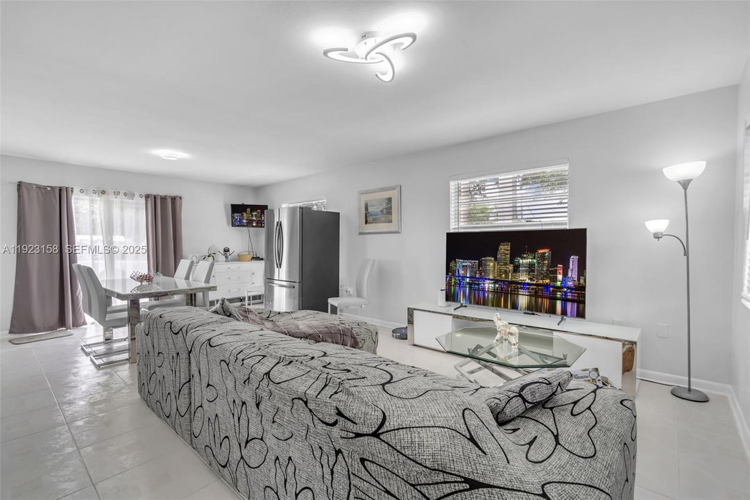 For Sale: $499,000 (3 beds, 2 baths, 1328 Square Feet)