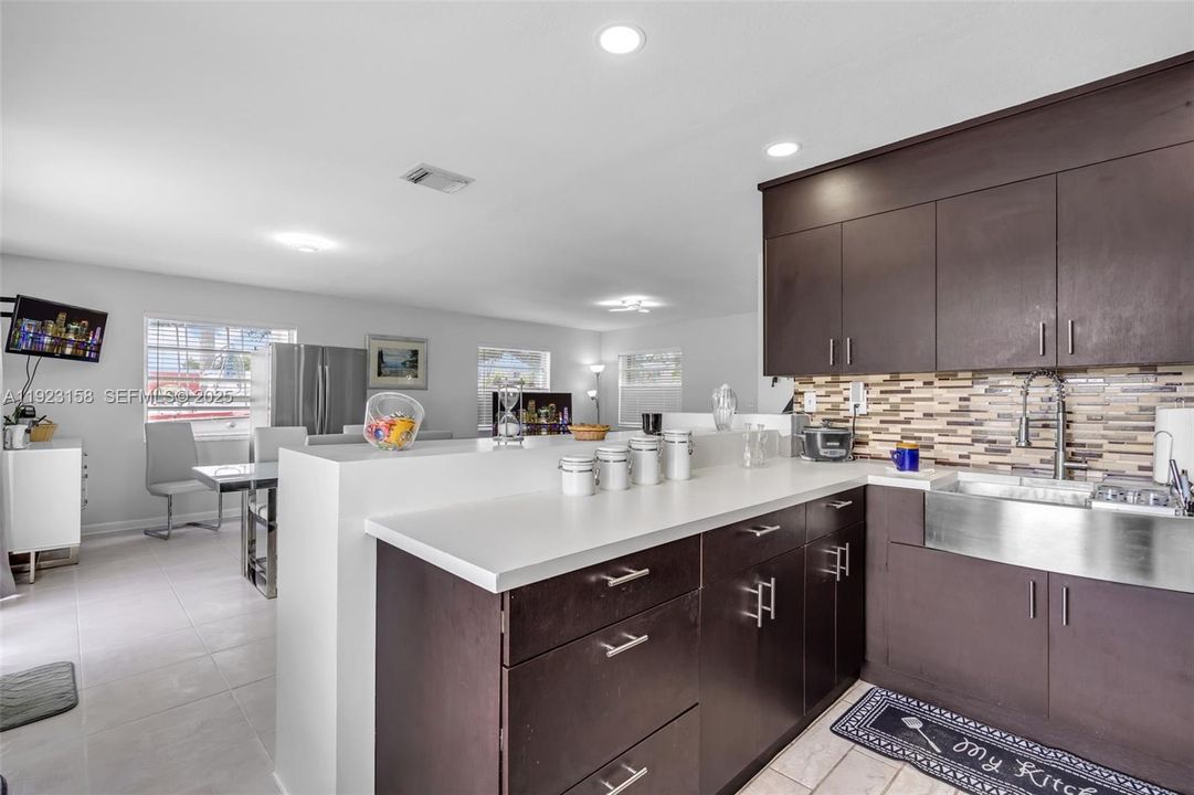 For Sale: $499,000 (3 beds, 2 baths, 1328 Square Feet)