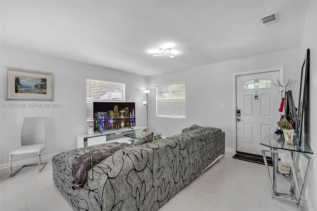 For Sale: $499,000 (3 beds, 2 baths, 1328 Square Feet)