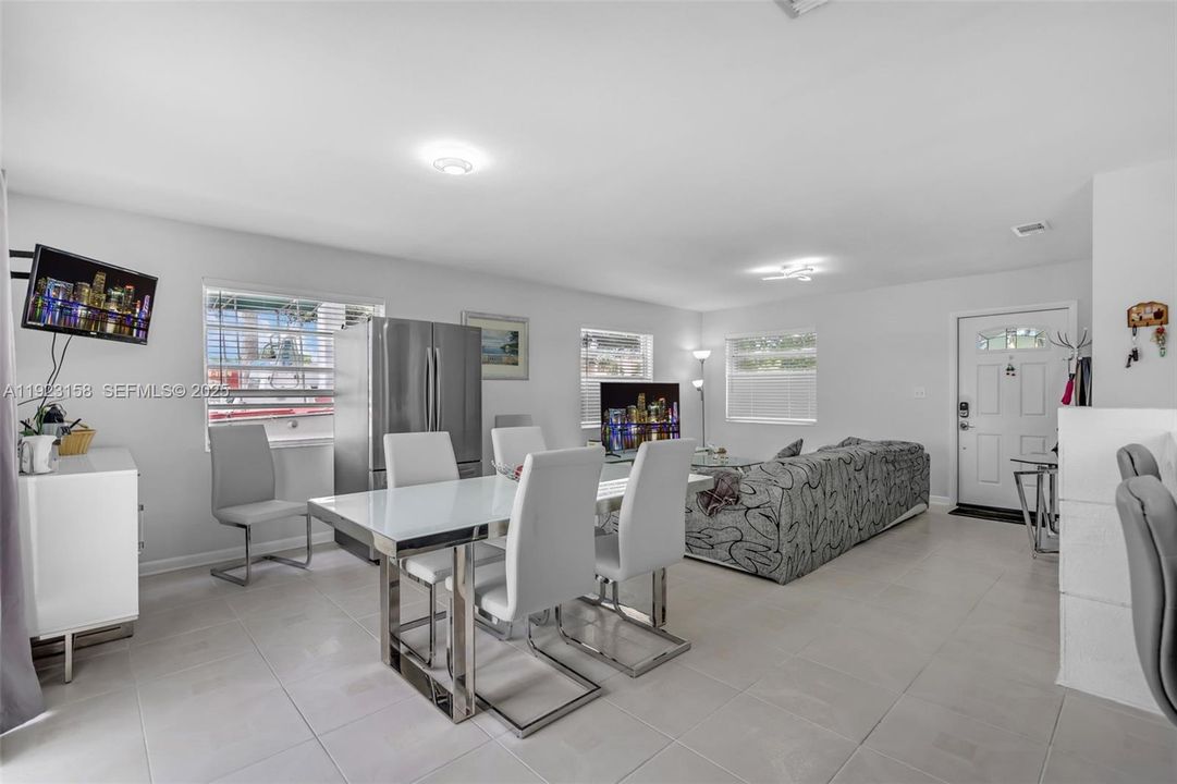 For Sale: $499,000 (3 beds, 2 baths, 1328 Square Feet)