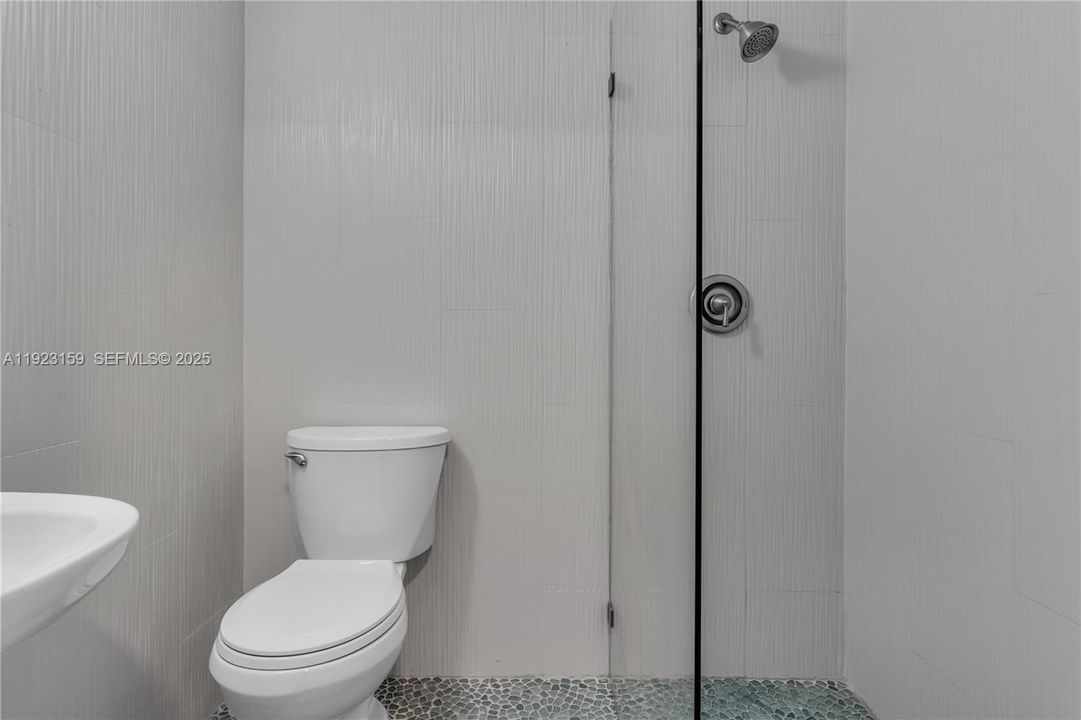 For Rent: $5,500 (4 beds, 3 baths, 1715 Square Feet)