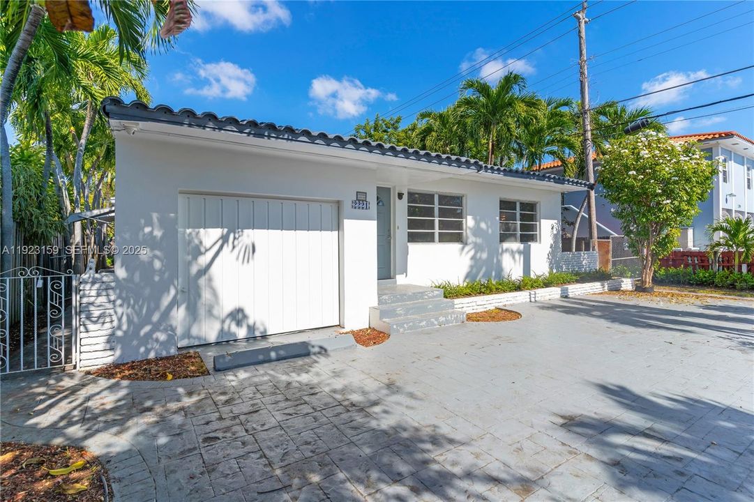 For Rent: $5,500 (4 beds, 3 baths, 1715 Square Feet)