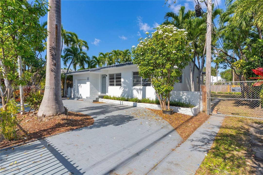 For Rent: $5,500 (4 beds, 3 baths, 1715 Square Feet)