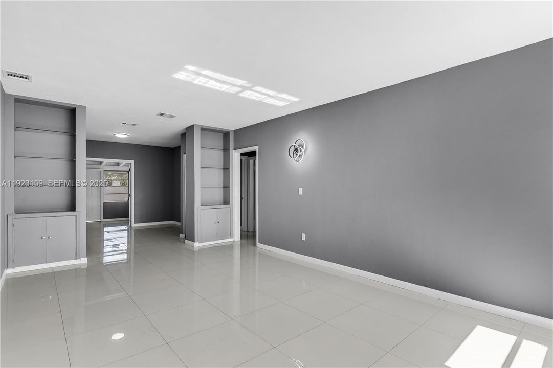 For Rent: $5,500 (4 beds, 3 baths, 1715 Square Feet)