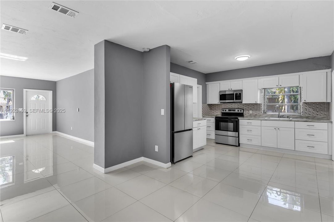 For Rent: $5,500 (4 beds, 3 baths, 1715 Square Feet)