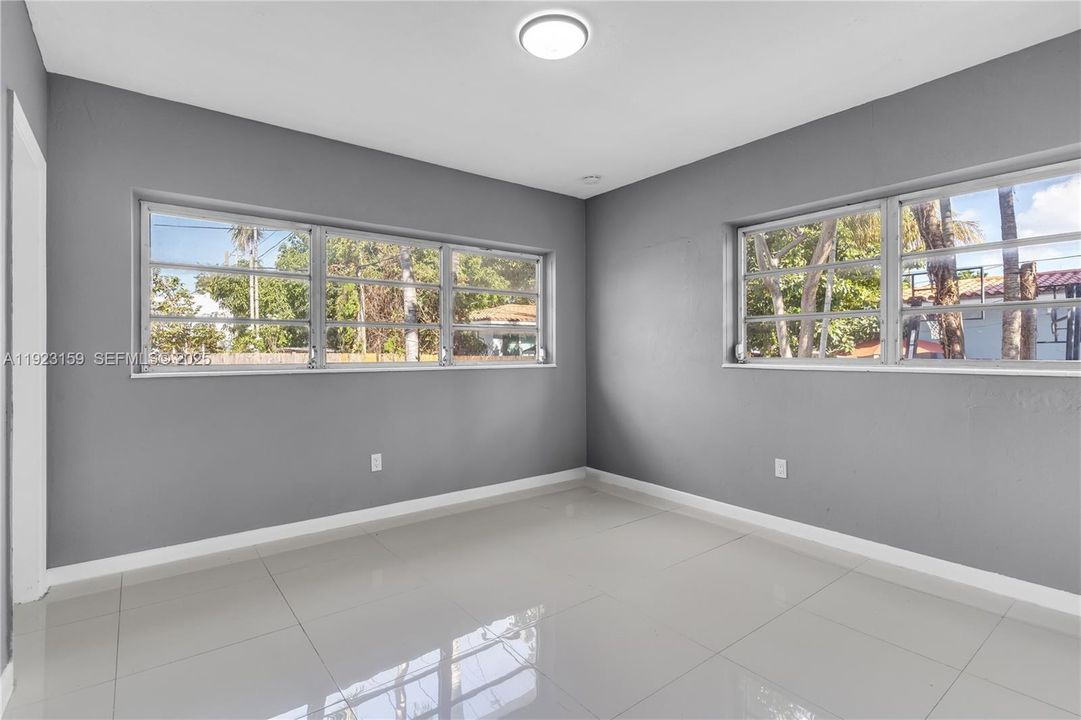 For Rent: $5,500 (4 beds, 3 baths, 1715 Square Feet)