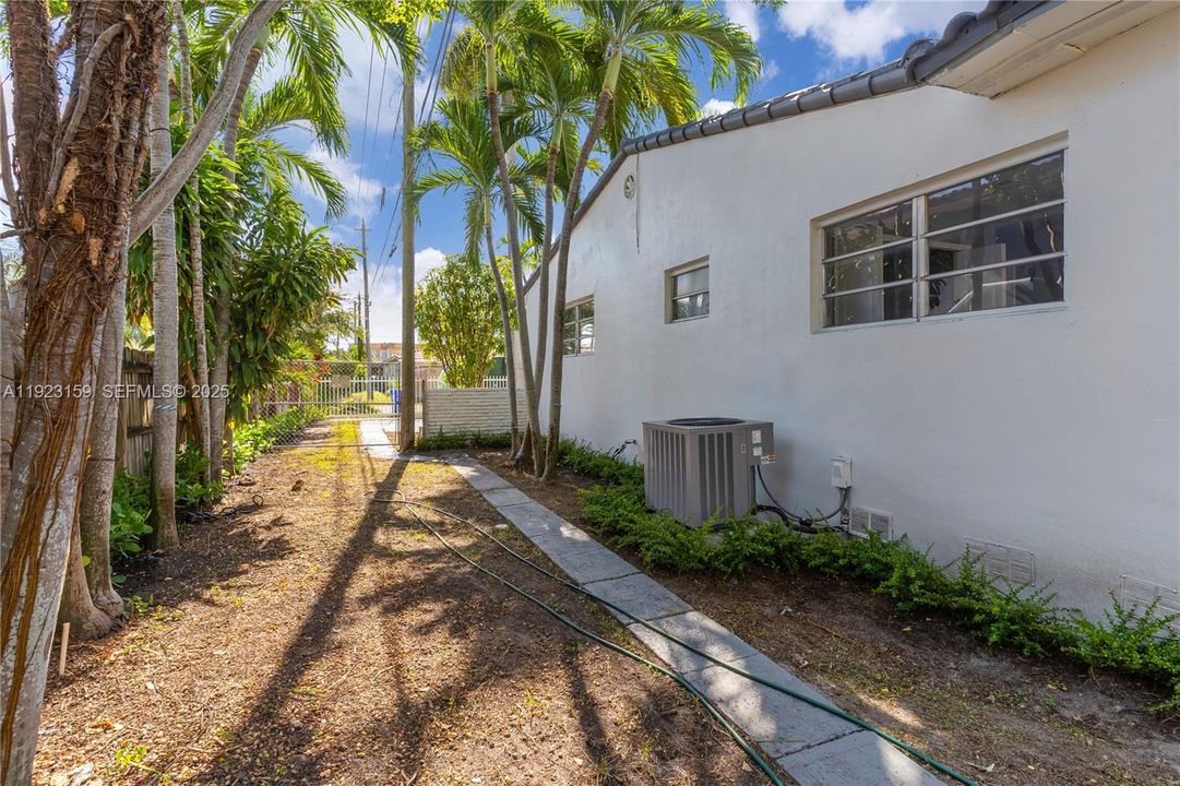 For Rent: $5,500 (4 beds, 3 baths, 1715 Square Feet)