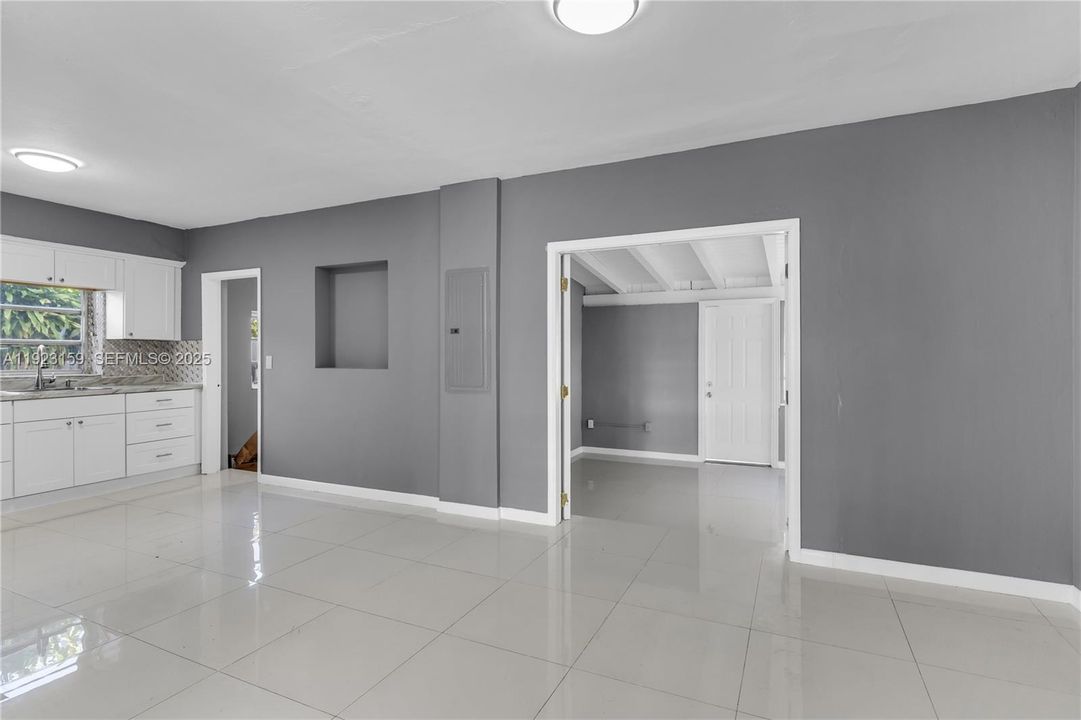 For Rent: $5,500 (4 beds, 3 baths, 1715 Square Feet)