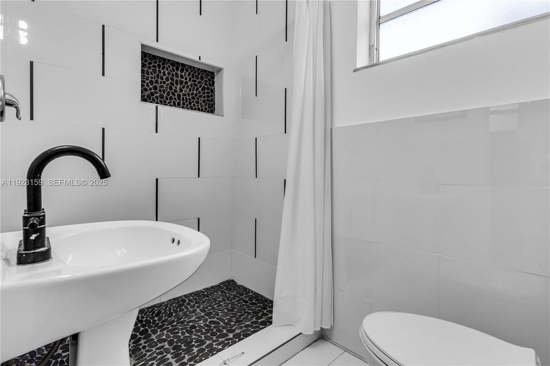 For Rent: $5,500 (4 beds, 3 baths, 1715 Square Feet)