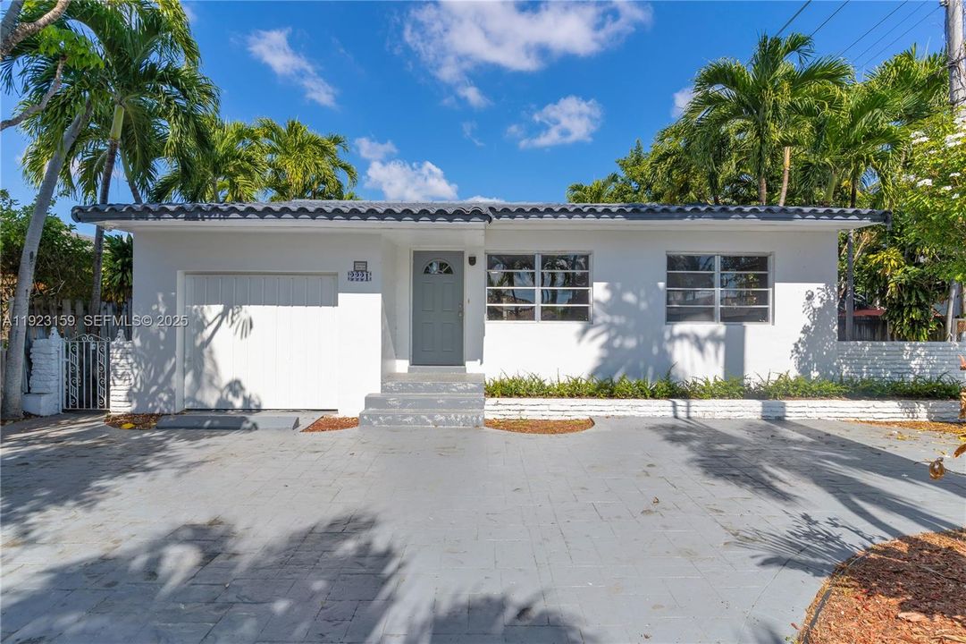 For Rent: $5,500 (4 beds, 3 baths, 1715 Square Feet)