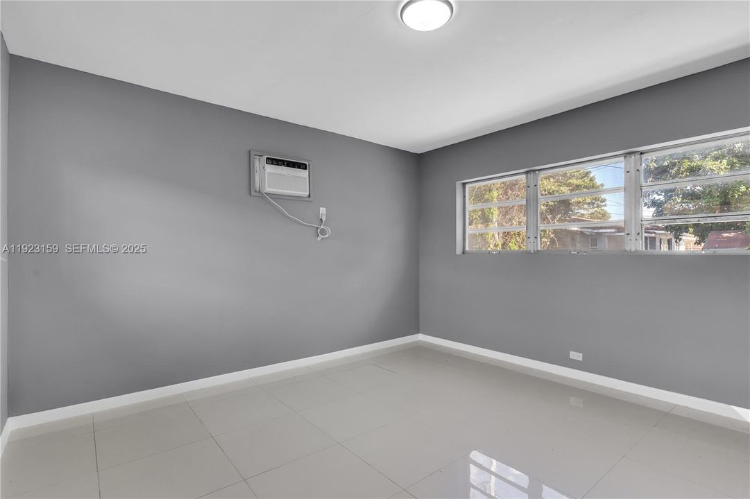 For Rent: $5,500 (4 beds, 3 baths, 1715 Square Feet)