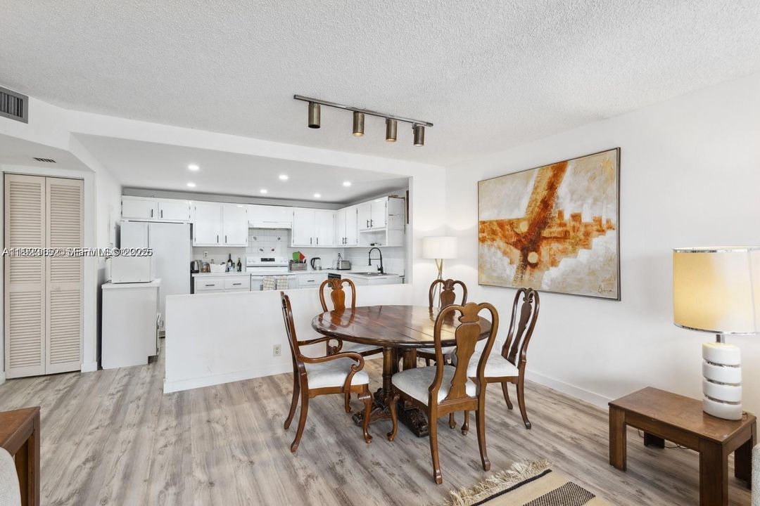 На продажу: $613,000 (2 спален, 2 ванн, 1467 Квадратных фут)