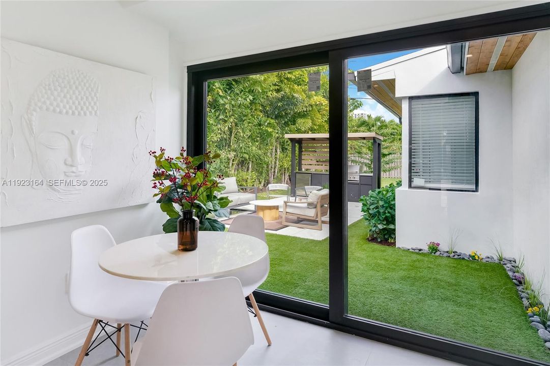 На продажу: $1,575,000 (3 спален, 2 ванн, 1547 Квадратных фут)