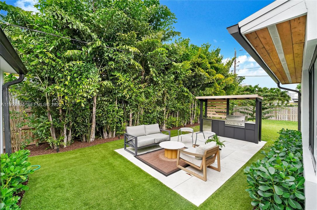 На продажу: $1,575,000 (3 спален, 2 ванн, 1547 Квадратных фут)