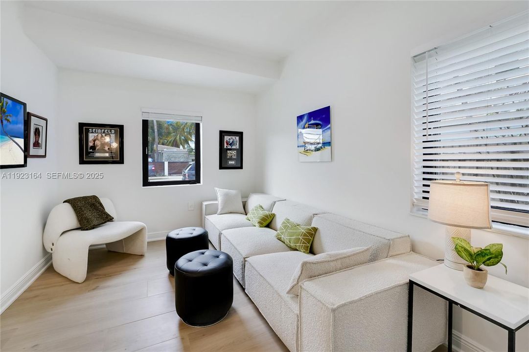 На продажу: $1,575,000 (3 спален, 2 ванн, 1547 Квадратных фут)