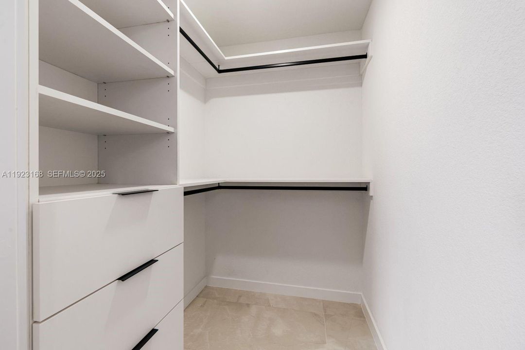 合同活跃: $457,000 (4 贝兹, 3 浴室, 0 平方英尺)