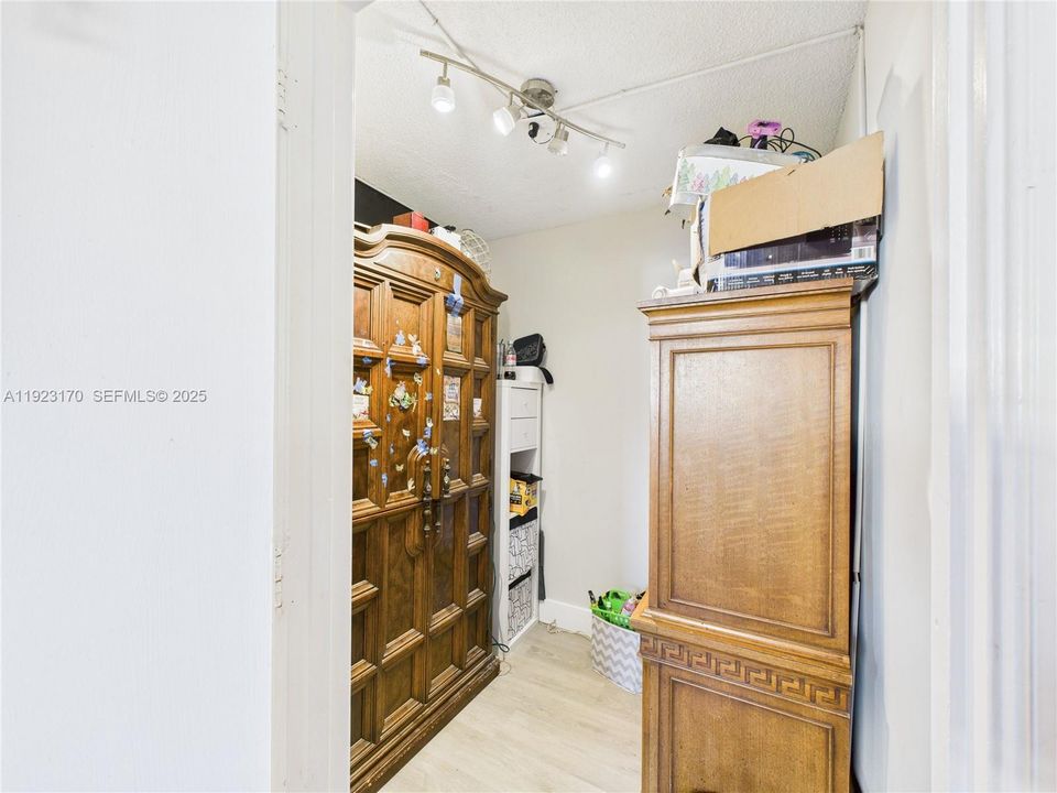 待售: $649,000 (3 贝兹, 2 浴室, 1672 平方英尺)