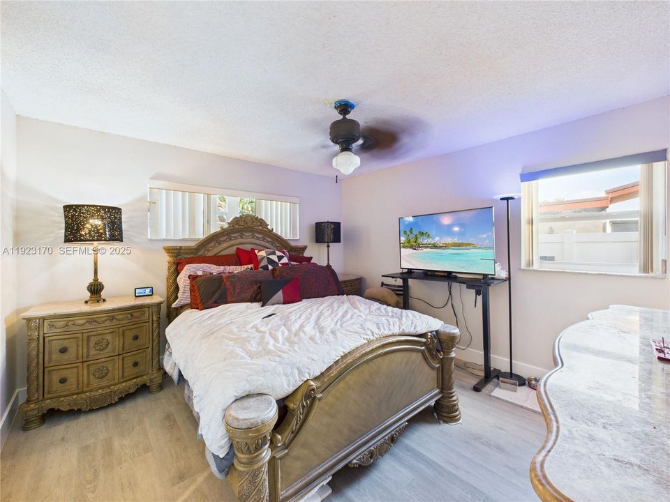 待售: $649,000 (3 贝兹, 2 浴室, 1672 平方英尺)