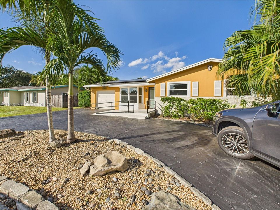 待售: $649,000 (3 贝兹, 2 浴室, 1672 平方英尺)