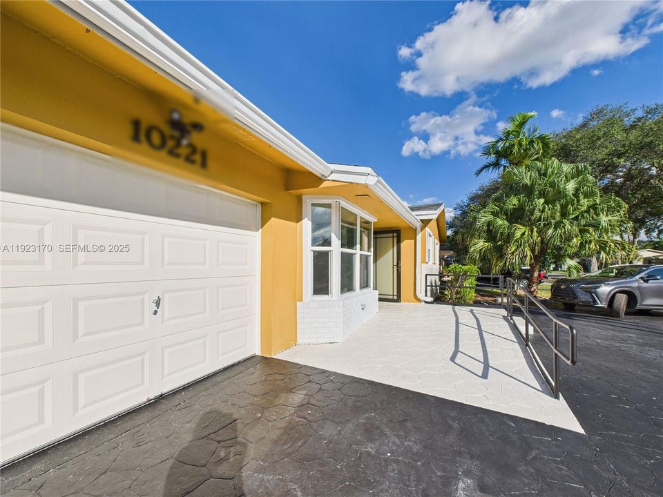 待售: $649,000 (3 贝兹, 2 浴室, 1672 平方英尺)