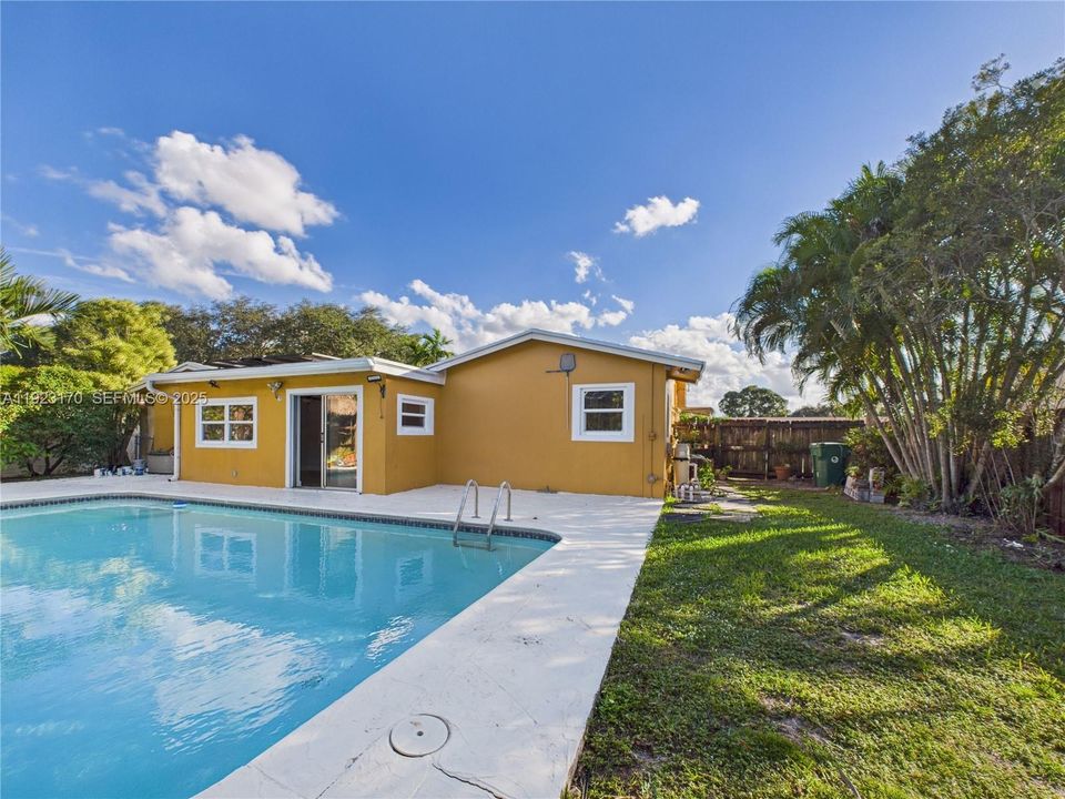 待售: $649,000 (3 贝兹, 2 浴室, 1672 平方英尺)