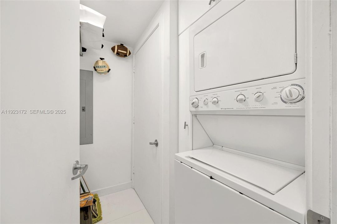 待售: $1,595,000 (2 贝兹, 2 浴室, 1499 平方英尺)