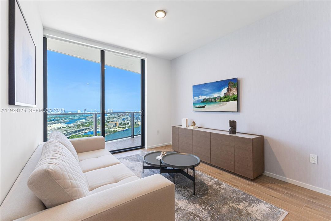 For Sale: $850,000 (1 beds, 1 baths, 509 Square Feet)