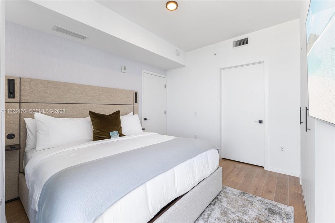 For Sale: $850,000 (1 beds, 1 baths, 509 Square Feet)