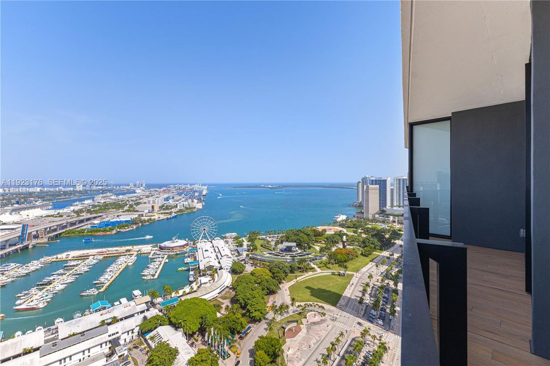 For Sale: $850,000 (1 beds, 1 baths, 509 Square Feet)