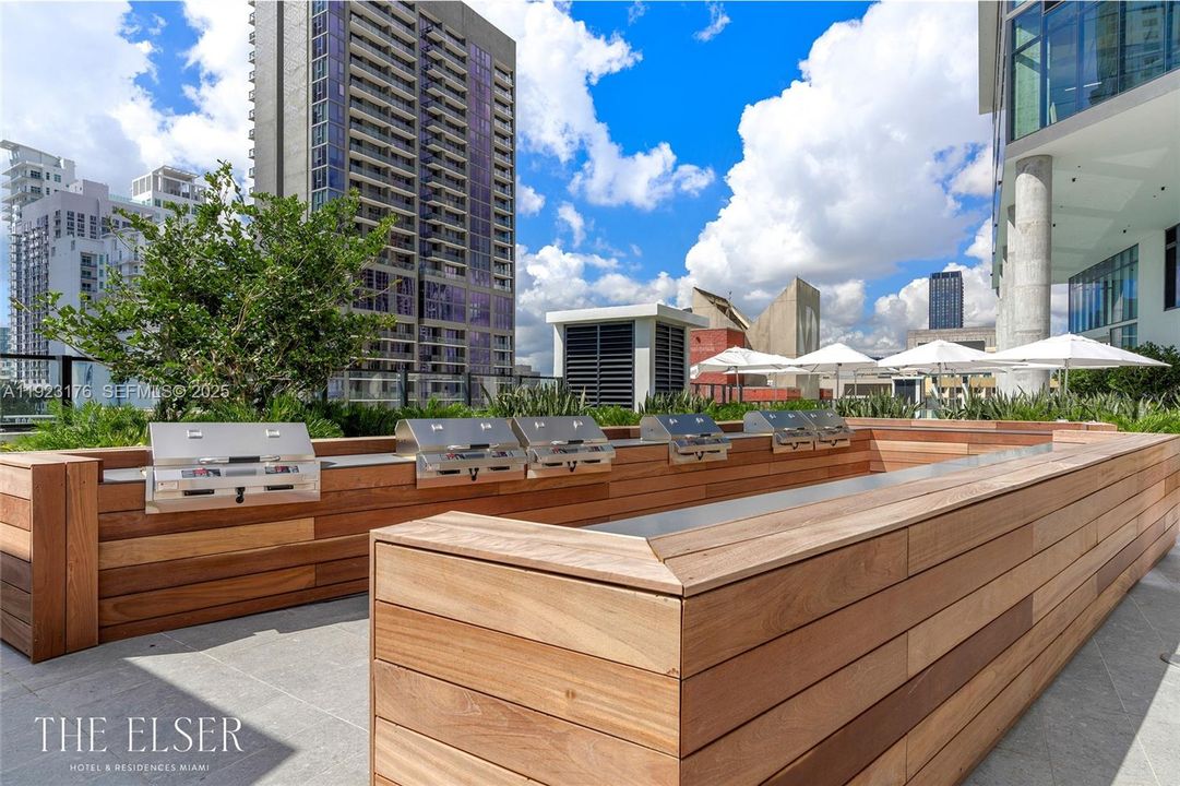 For Sale: $850,000 (1 beds, 1 baths, 509 Square Feet)
