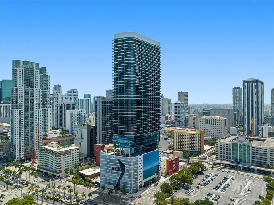 For Sale: $850,000 (1 beds, 1 baths, 509 Square Feet)