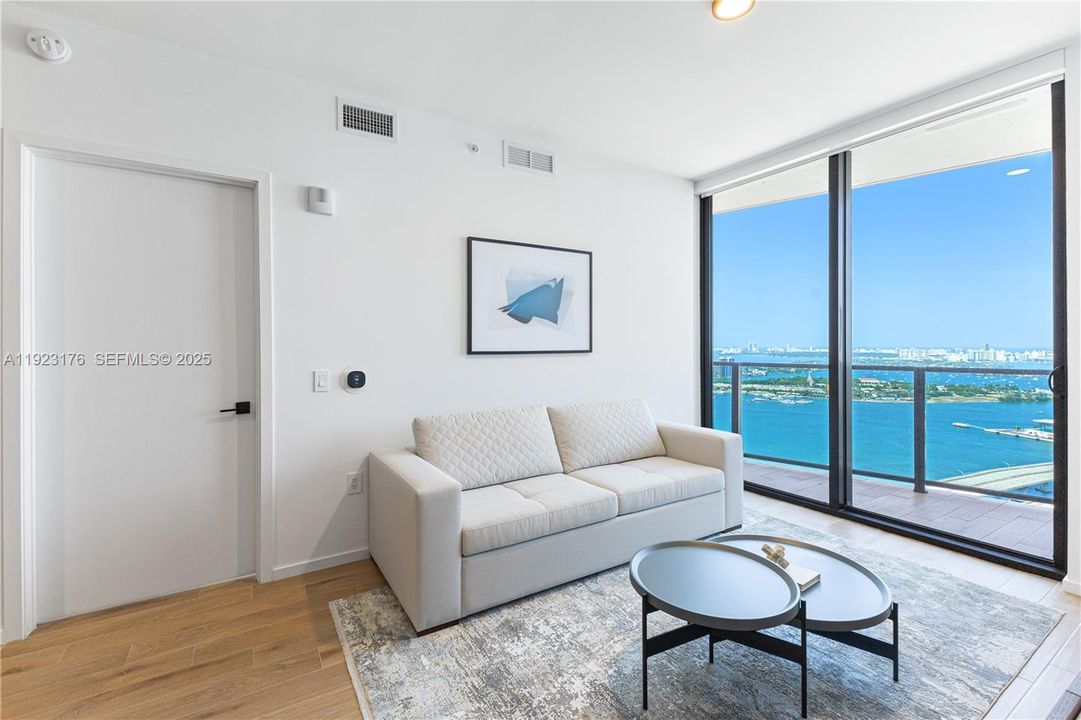 For Sale: $850,000 (1 beds, 1 baths, 509 Square Feet)