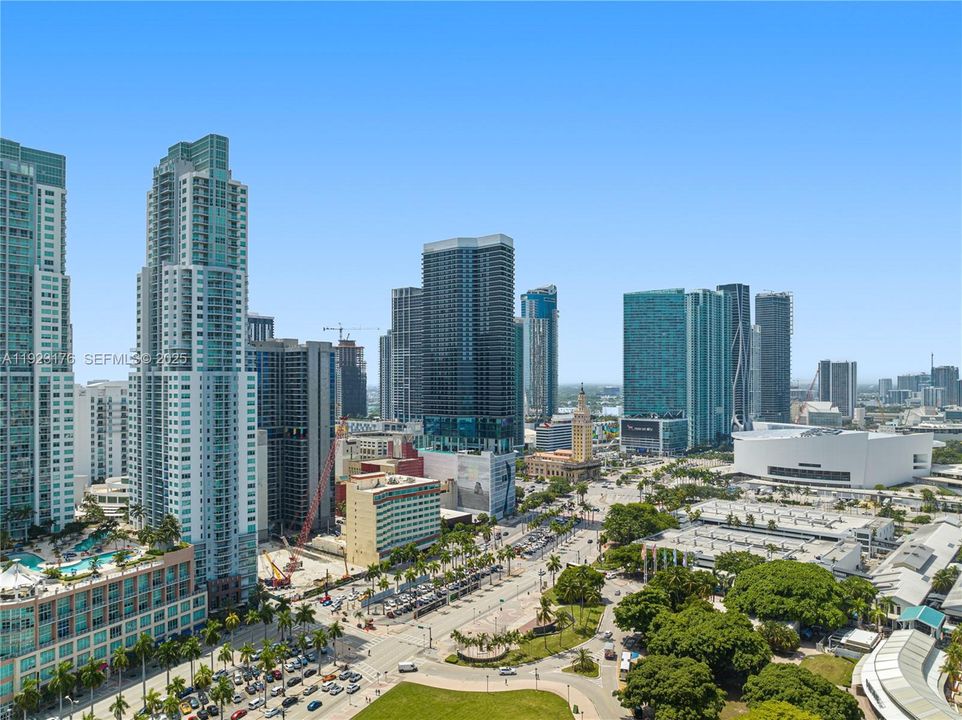 For Sale: $850,000 (1 beds, 1 baths, 509 Square Feet)