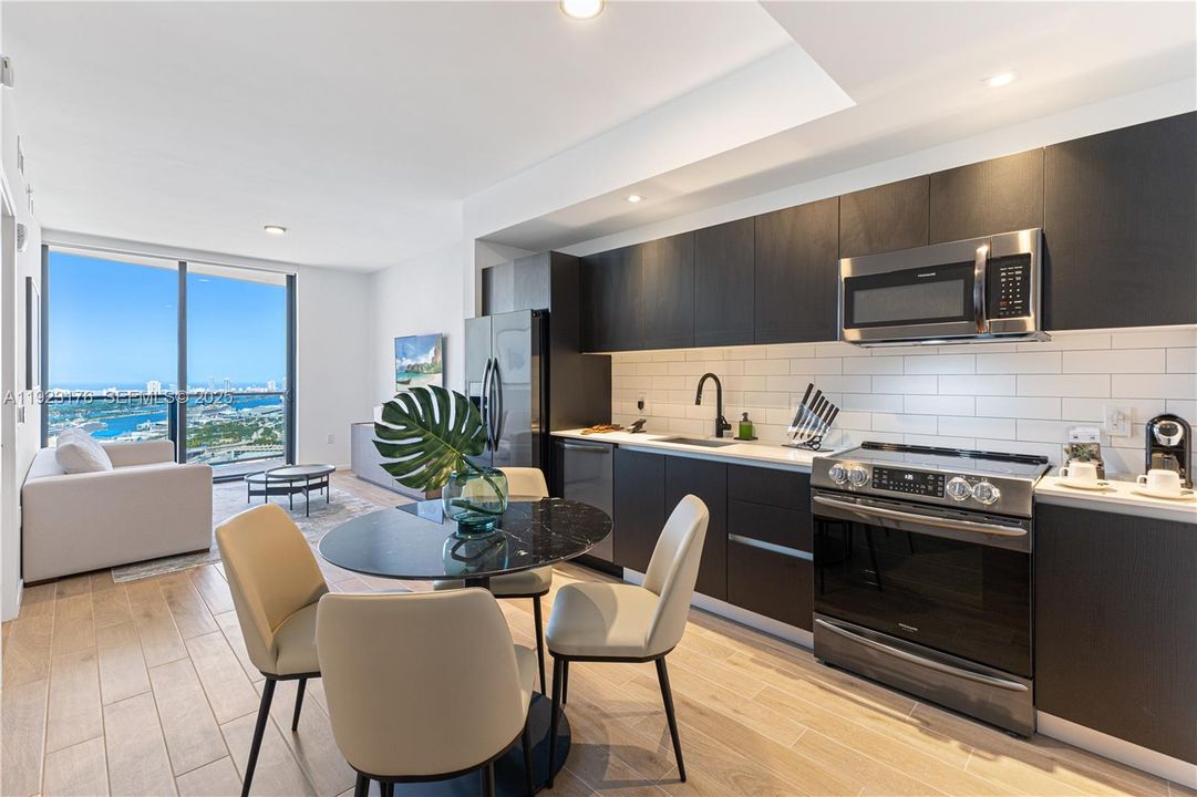 For Sale: $850,000 (1 beds, 1 baths, 509 Square Feet)