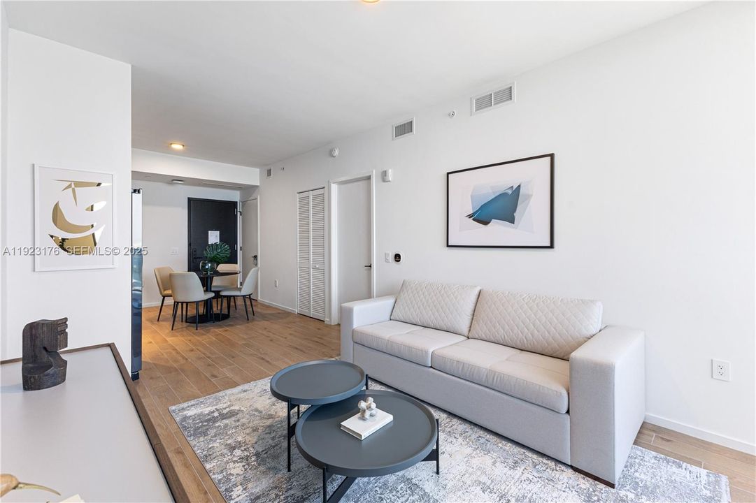 For Sale: $850,000 (1 beds, 1 baths, 509 Square Feet)
