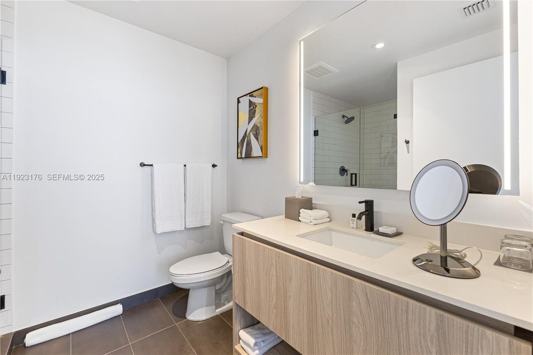 For Sale: $850,000 (1 beds, 1 baths, 509 Square Feet)
