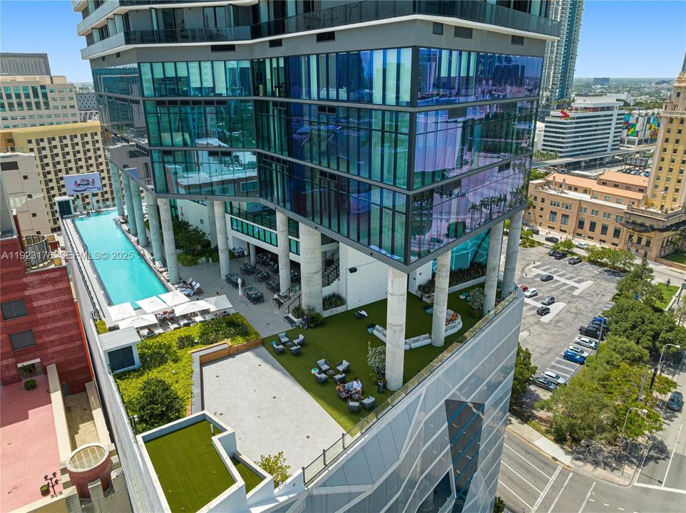 For Sale: $850,000 (1 beds, 1 baths, 509 Square Feet)