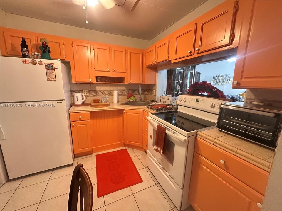 For Rent: $2,000 (1 beds, 1 baths, 646 Square Feet)