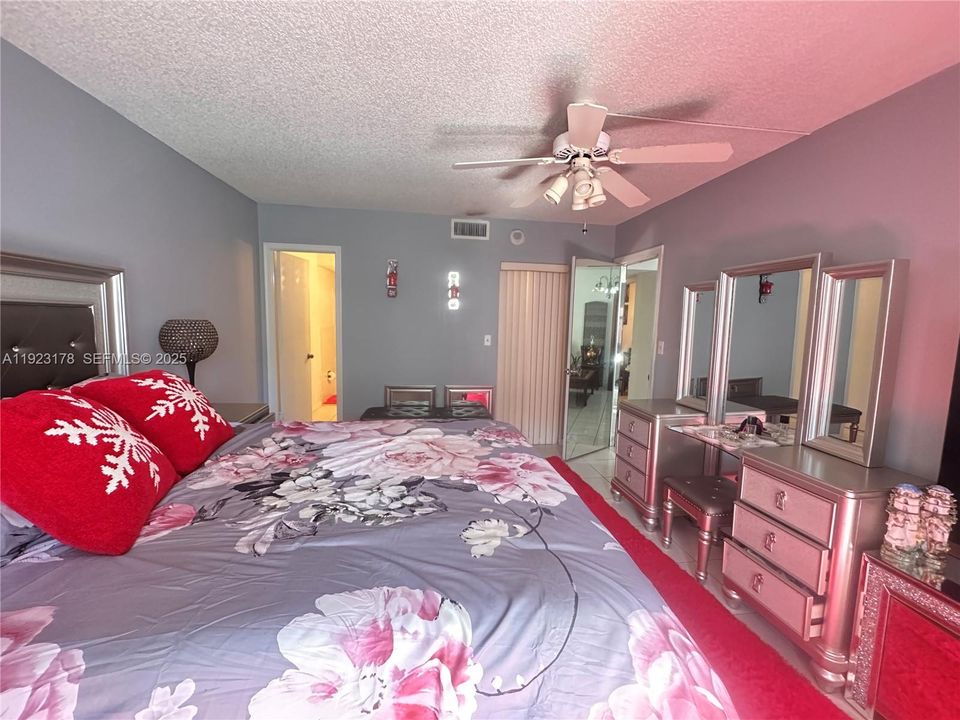 For Rent: $2,000 (1 beds, 1 baths, 646 Square Feet)