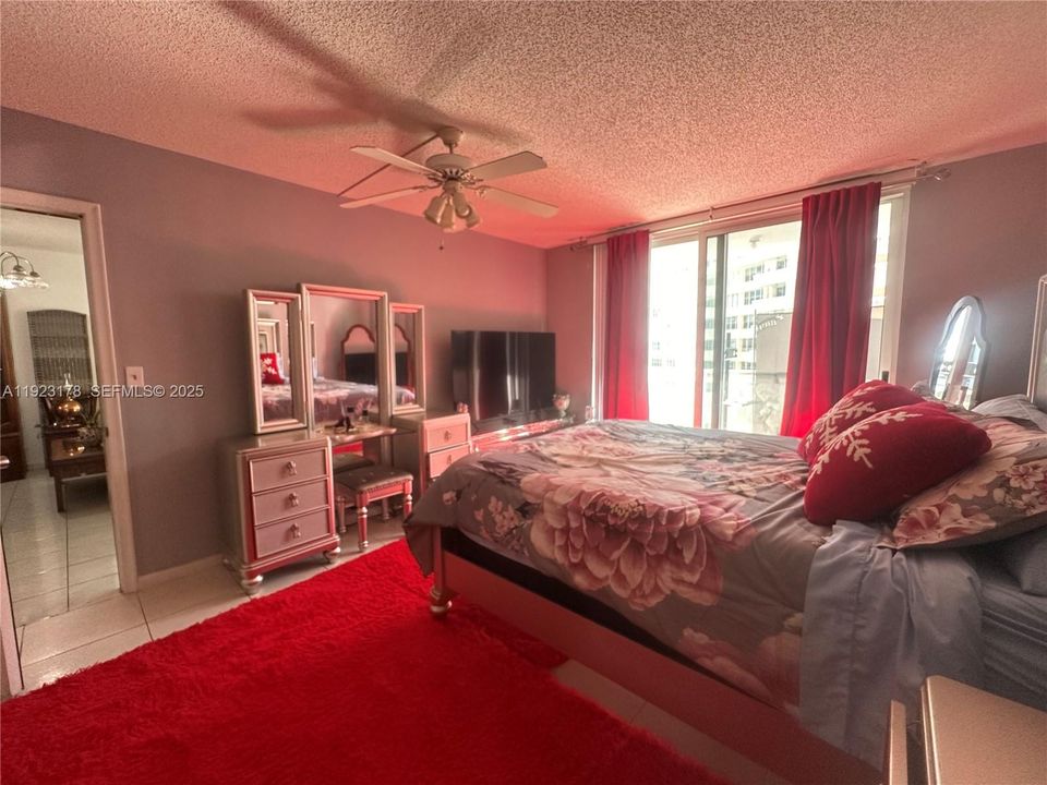 For Rent: $2,000 (1 beds, 1 baths, 646 Square Feet)