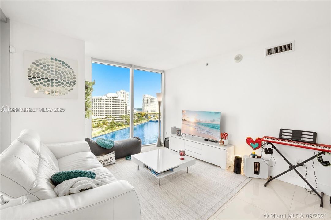 出租: $6,000 (2 贝兹, 2 浴室, 1505 平方英尺)