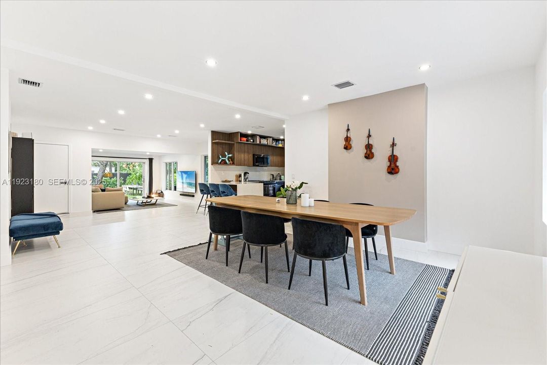 For Sale: $1,495,000 (4 beds, 3 baths, 1920 Square Feet)