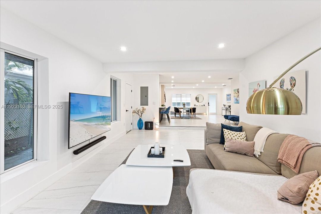 For Sale: $1,495,000 (4 beds, 3 baths, 1920 Square Feet)