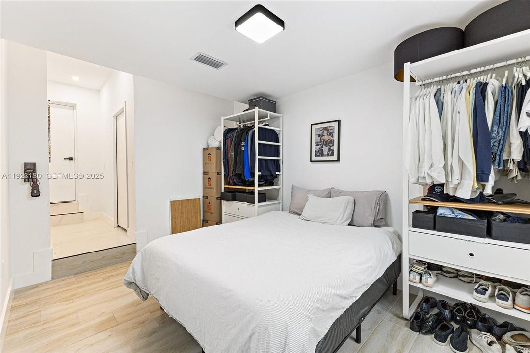 For Sale: $1,495,000 (4 beds, 3 baths, 1920 Square Feet)