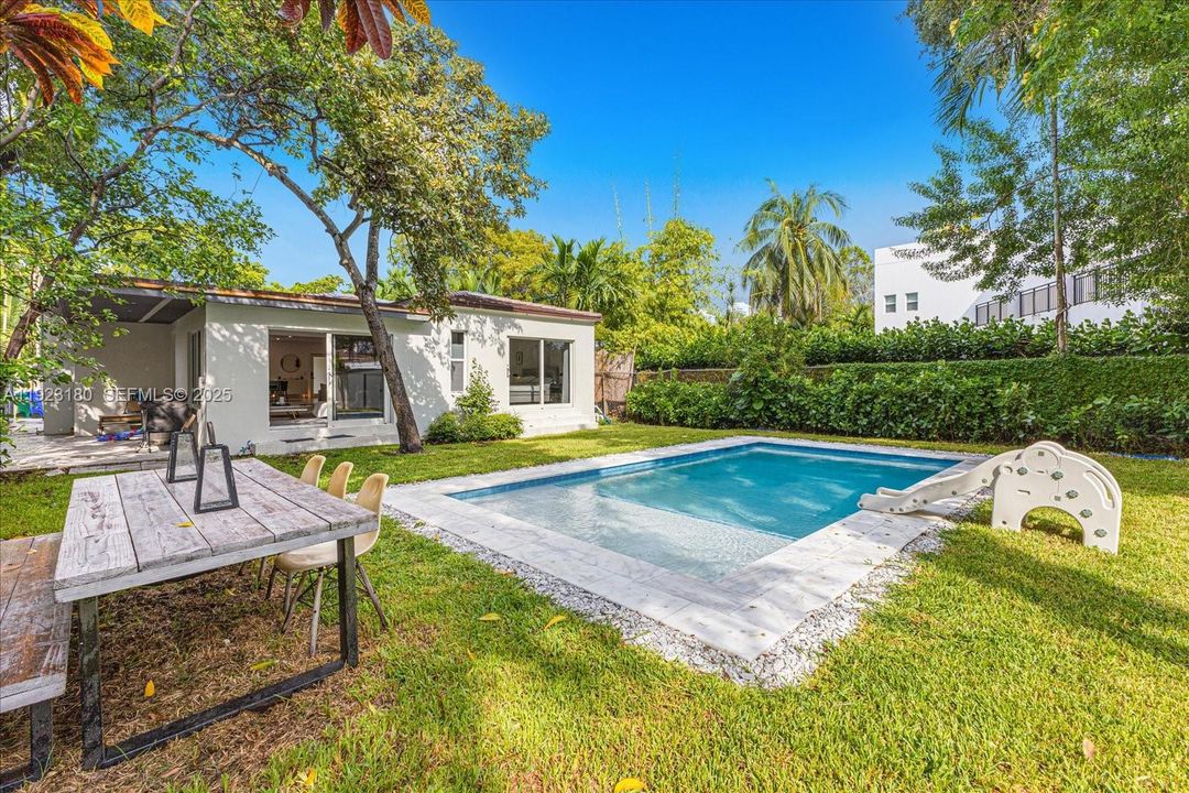 For Sale: $1,495,000 (4 beds, 3 baths, 1920 Square Feet)