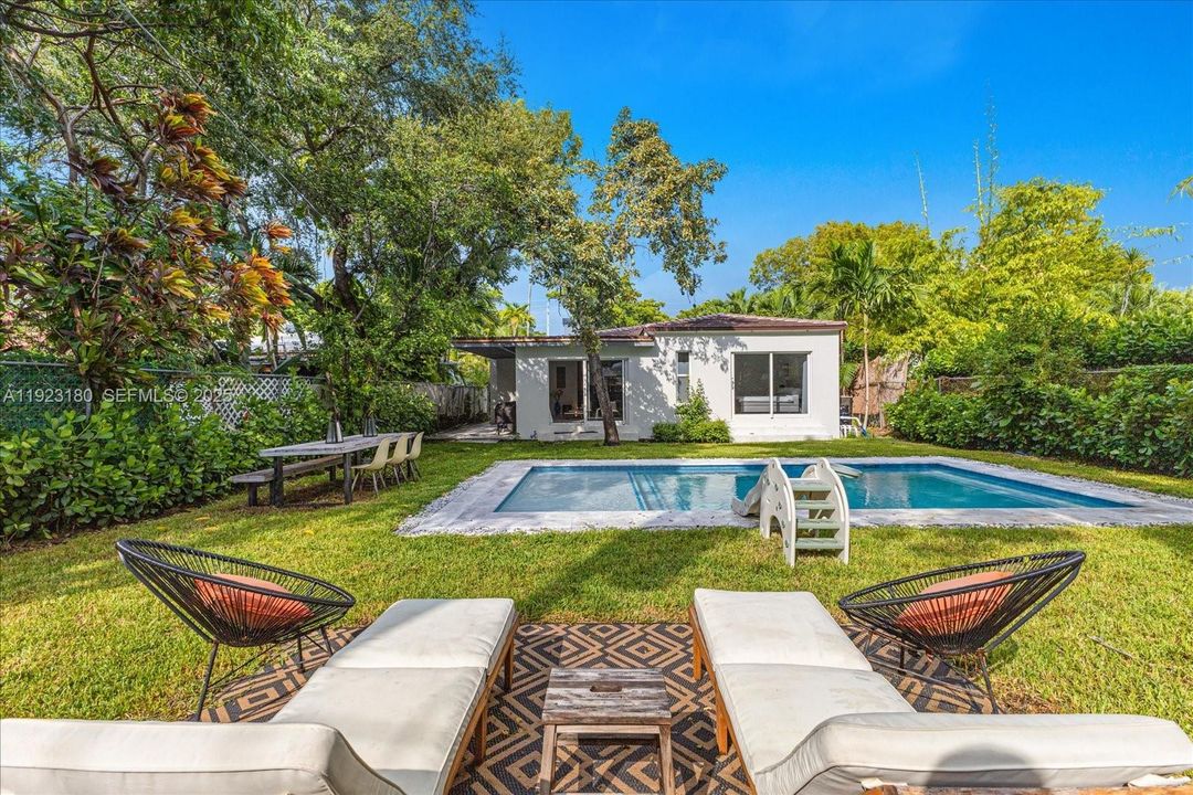 For Sale: $1,495,000 (4 beds, 3 baths, 1920 Square Feet)